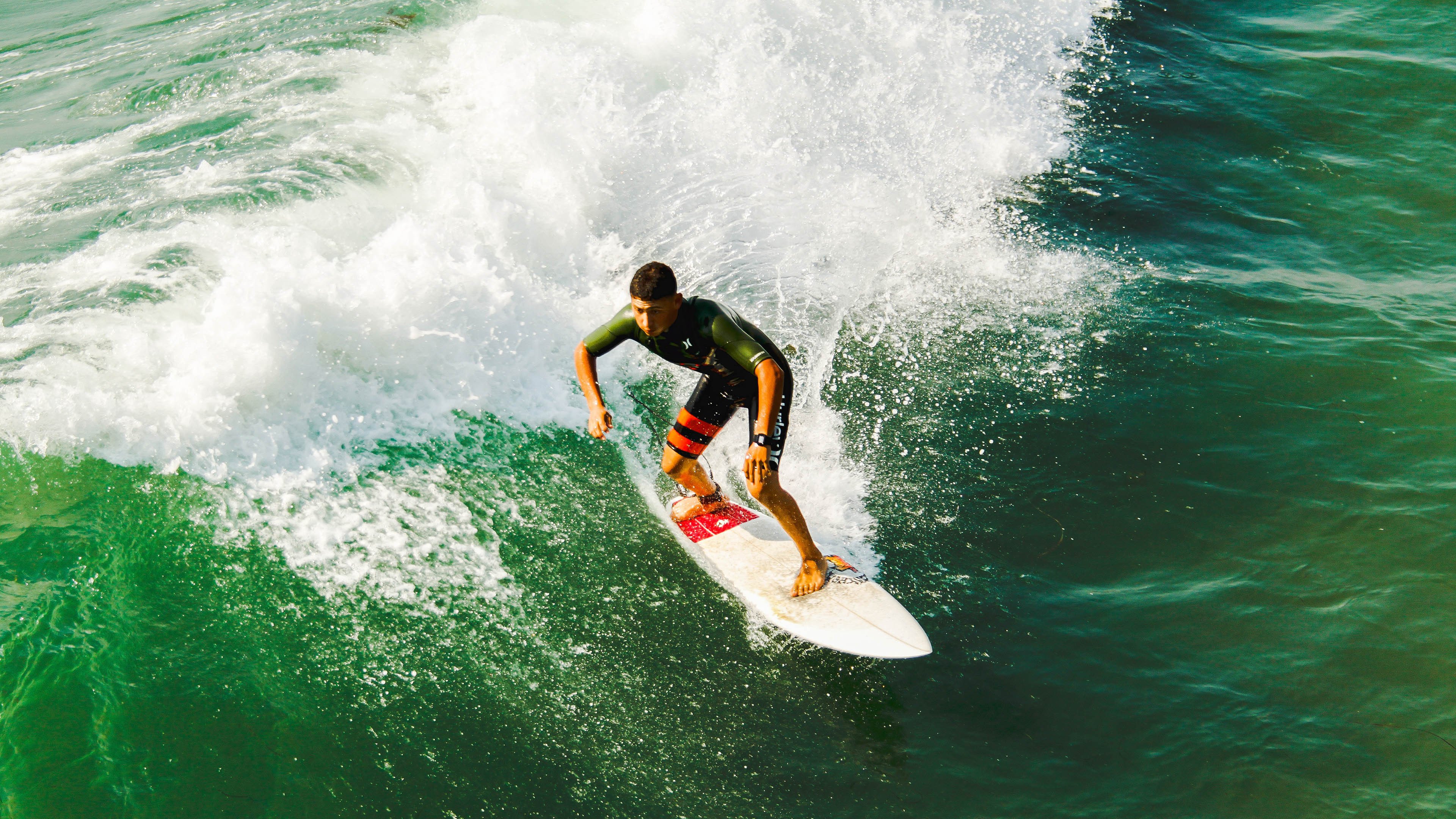 丹麦摧枯拉朽甩出三条街！基耶萨吹响战术交响乐，加纳铁壁碎一地