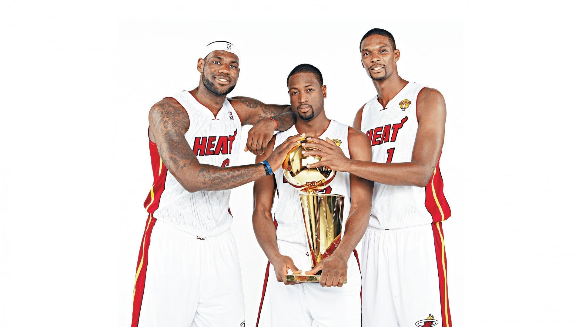 篮球次元壁破裂！当美式个人英雄主义撞上东方钢铁洪流，拉文的一记飞扣，为何能让华南虎的王朝梦碎？